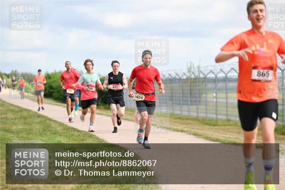 14.09.2025 - Airport Race Dr. Thomas Lammeyer http://msf.ph/oto/8862067 14.09.2025 11:59:56 Laufen 88, 1051, 87, 1456, 865 meine-sportfotos.de