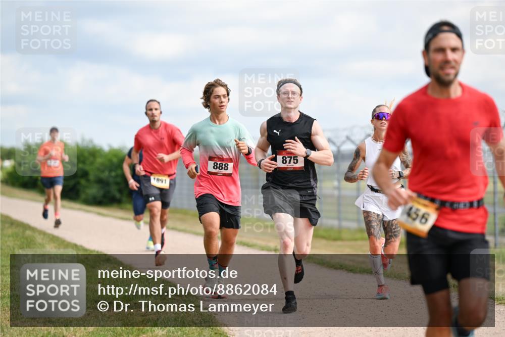 14.09.2025 - Airport Race Dr. Thomas Lammeyer http://msf.ph/oto/8862084 14.09.2025 11:59:59 Laufen 1891, 888, 875, 456 meine-sportfotos.de