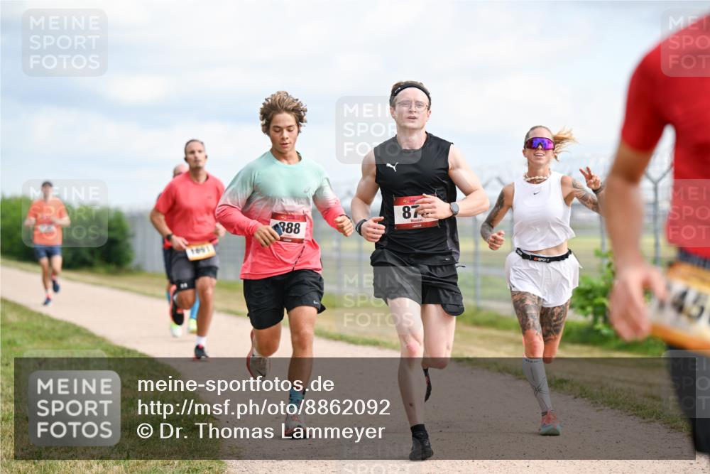 14.09.2025 - Airport Race Dr. Thomas Lammeyer http://msf.ph/oto/8862092 14.09.2025 12:00:00 Laufen 87, 888, 45, 145 meine-sportfotos.de