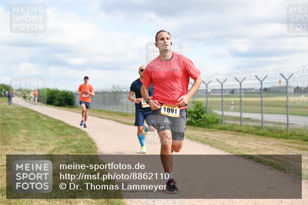 14.09.2025 - Airport Race Dr. Thomas Lammeyer http://msf.ph/oto/8862110 14.09.2025 12:00:03 Laufen 1891 meine-sportfotos.de