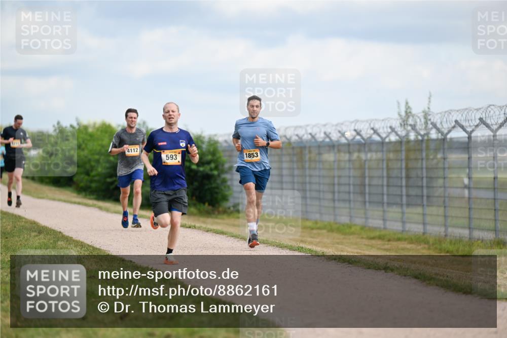 14.09.2025 - Airport Race Dr. Thomas Lammeyer http://msf.ph/oto/8862161 14.09.2025 12:00:40 Laufen 4112, 593, 1853 meine-sportfotos.de