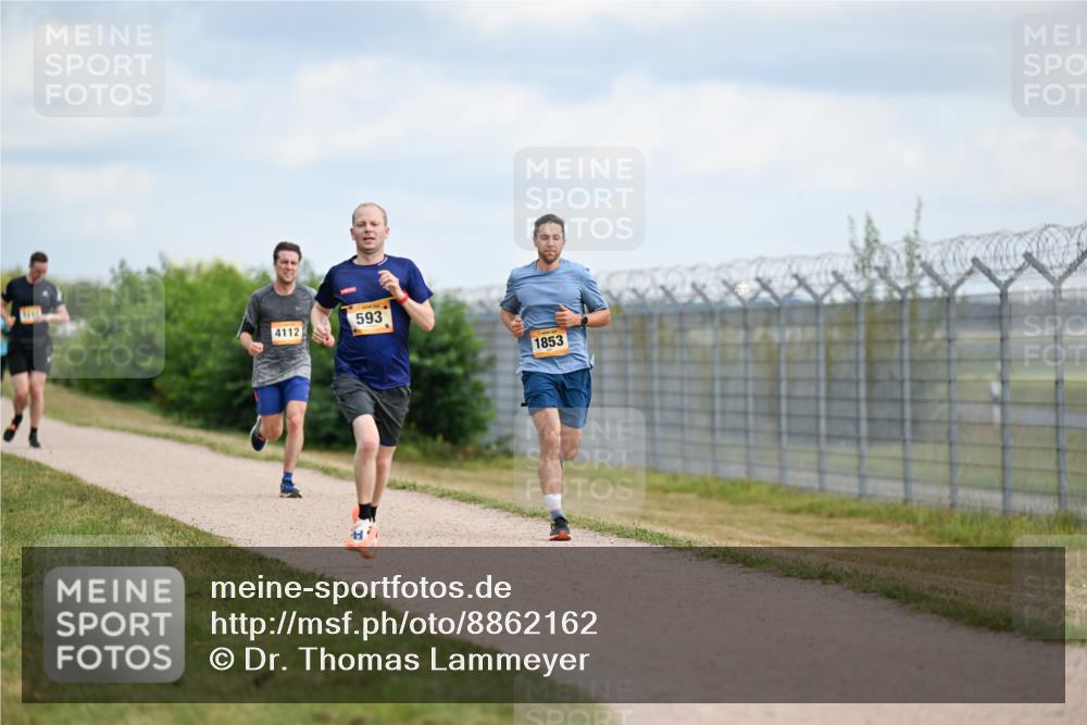 14.09.2025 - Airport Race Dr. Thomas Lammeyer http://msf.ph/oto/8862162 14.09.2025 12:00:40 Laufen 4112, 593, 1853 meine-sportfotos.de