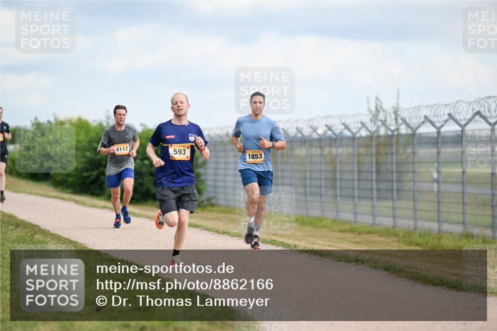 14.09.2025 - Airport Race Dr. Thomas Lammeyer http://msf.ph/oto/8862166 14.09.2025 12:00:40 Laufen 4112, 593, 1853 meine-sportfotos.de