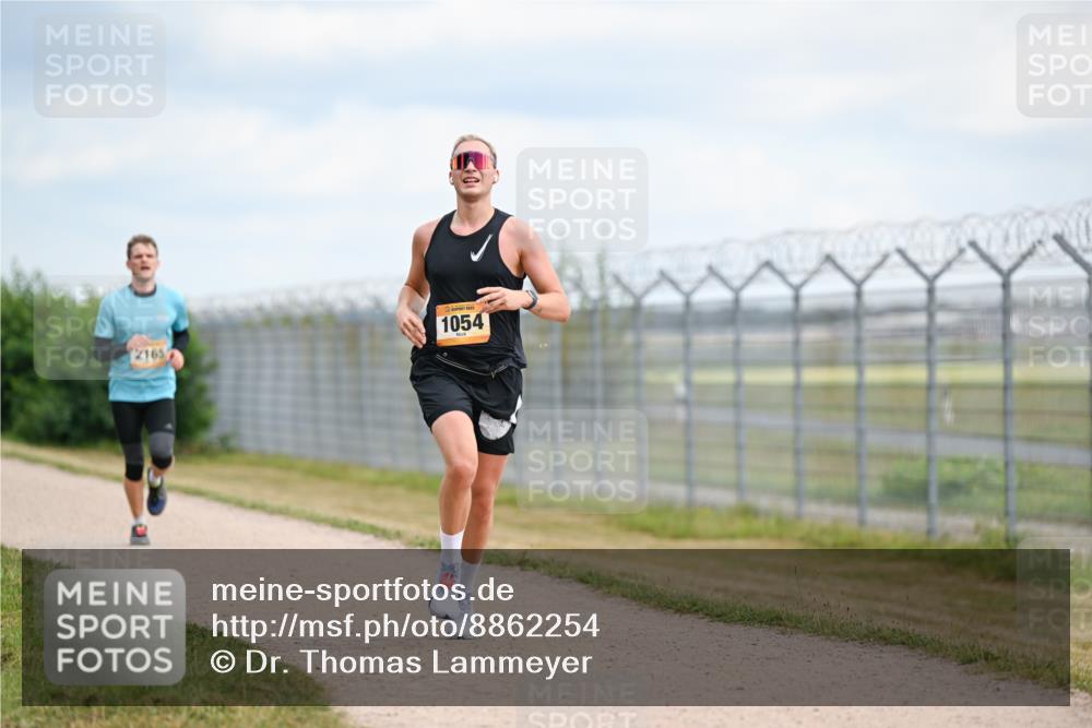 14.09.2025 - Airport Race Dr. Thomas Lammeyer http://msf.ph/oto/8862254 14.09.2025 12:00:57 Laufen 1054, 2165 meine-sportfotos.de