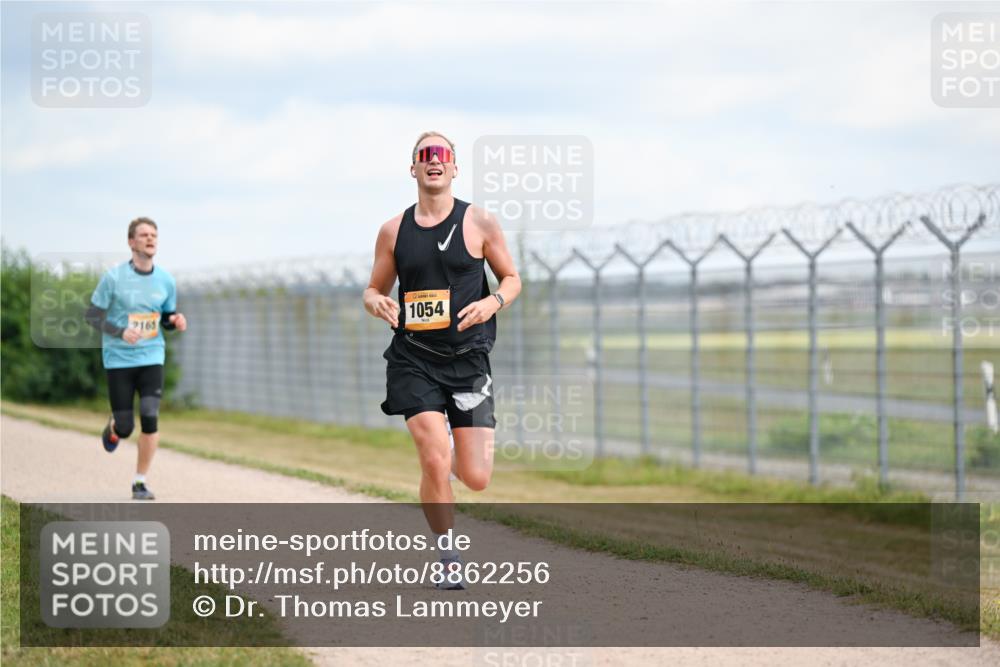 14.09.2025 - Airport Race Dr. Thomas Lammeyer http://msf.ph/oto/8862256 14.09.2025 12:00:58 Laufen 1054, 2165 meine-sportfotos.de