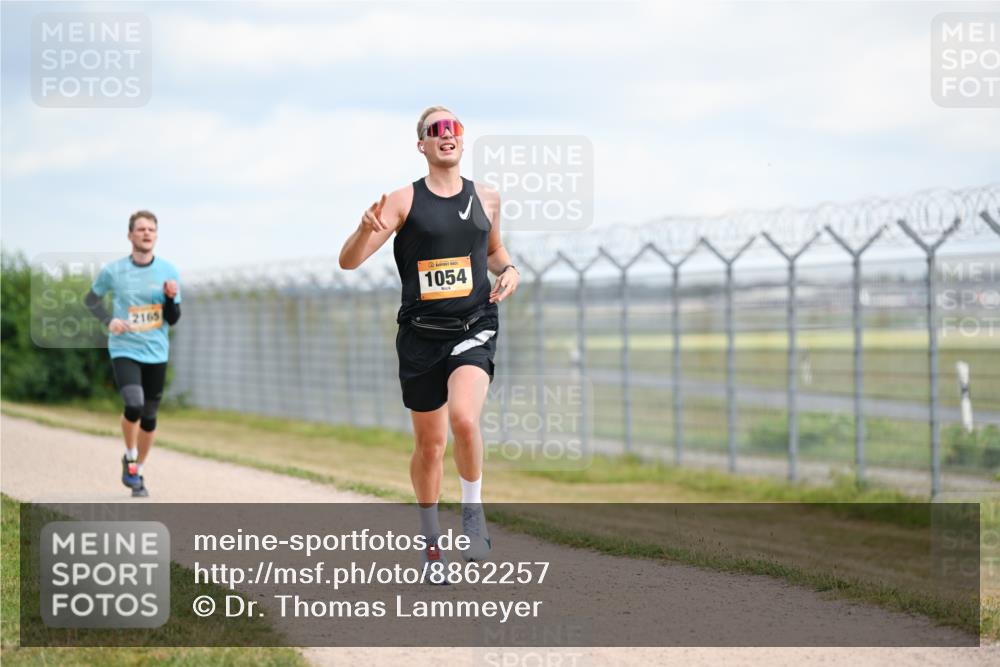 14.09.2025 - Airport Race Dr. Thomas Lammeyer http://msf.ph/oto/8862257 14.09.2025 12:00:58 Laufen 1054, 2165 meine-sportfotos.de