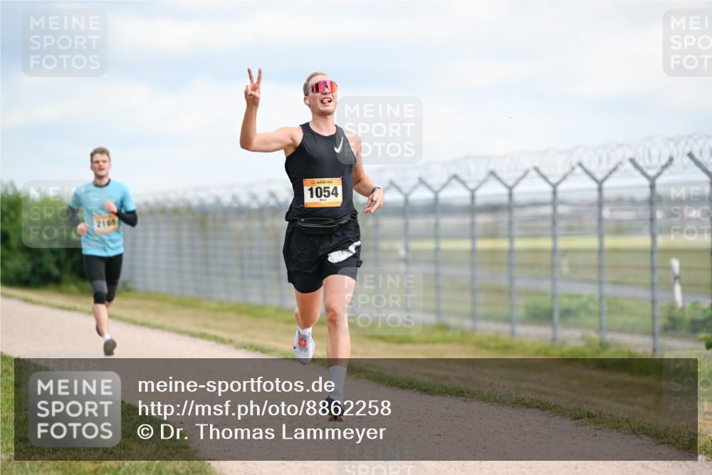 14.09.2025 - Airport Race Dr. Thomas Lammeyer http://msf.ph/oto/8862258 14.09.2025 12:00:58 Laufen 1054, 2165 meine-sportfotos.de