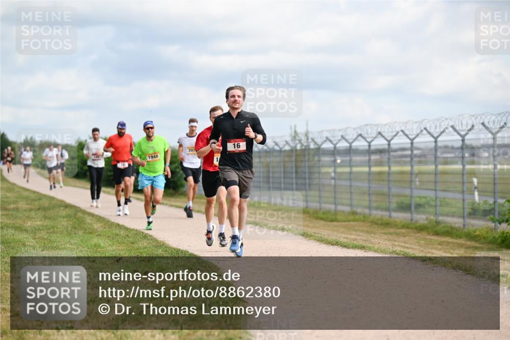 14.09.2025 - Airport Race Dr. Thomas Lammeyer http://msf.ph/oto/8862380 14.09.2025 12:01:22 Laufen 1948, 207, 16 meine-sportfotos.de