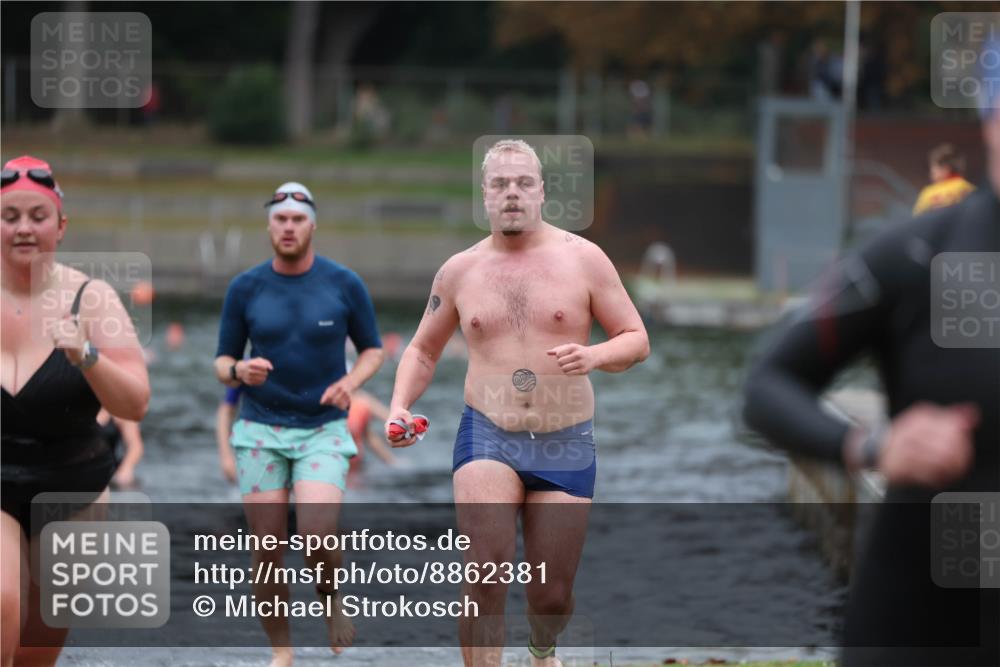 14.09.2025 - Stadtparktriathlon Michael Strokosch http://msf.ph/oto/8862381 14.09.2025 09:50:27 Schwimmen 532, 553, 571, 588, 592, 595 meine-sportfotos.de