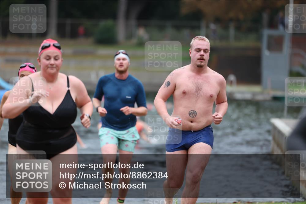 14.09.2025 - Stadtparktriathlon Michael Strokosch http://msf.ph/oto/8862384 14.09.2025 09:50:27 Schwimmen 532, 553, 571, 588, 592, 595 meine-sportfotos.de