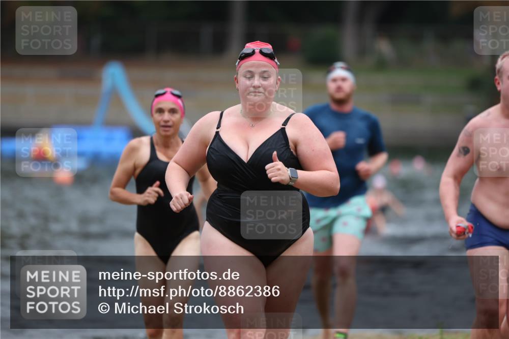 14.09.2025 - Stadtparktriathlon Michael Strokosch http://msf.ph/oto/8862386 14.09.2025 09:50:28 Schwimmen 532, 553, 571, 588, 592, 595 meine-sportfotos.de