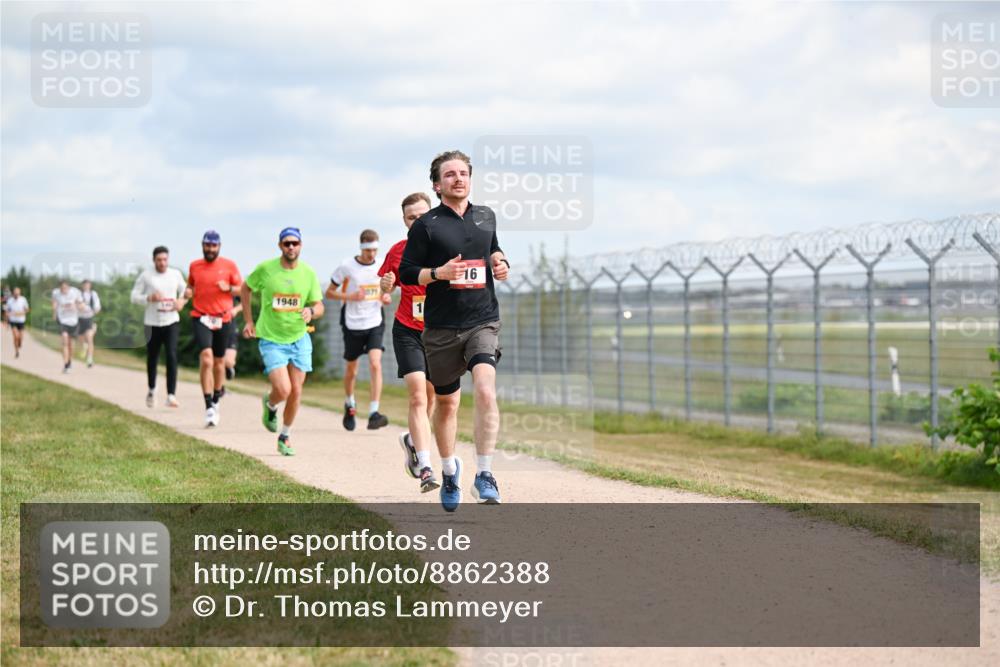 14.09.2025 - Airport Race Dr. Thomas Lammeyer http://msf.ph/oto/8862388 14.09.2025 12:01:22 Laufen 1948, 3071, 1, 16 meine-sportfotos.de