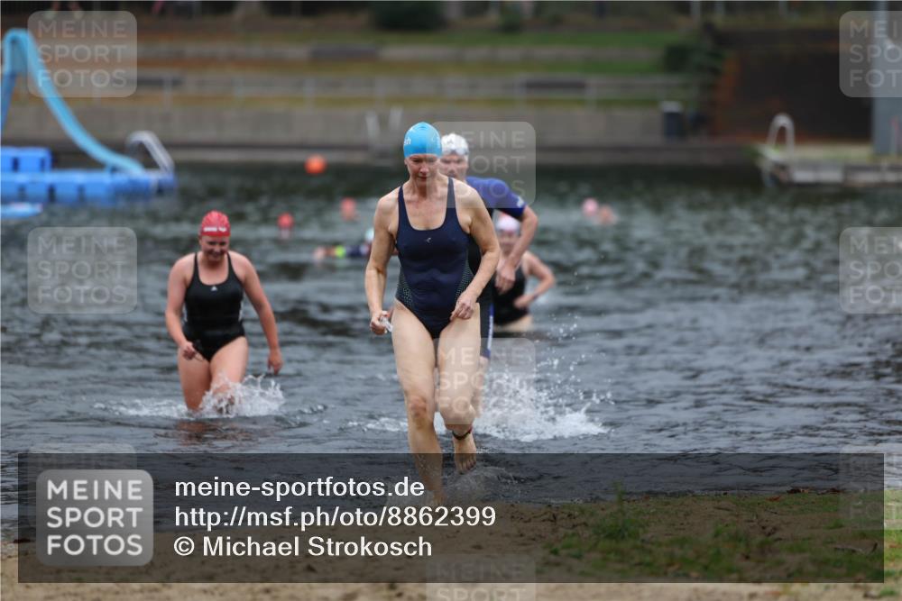 14.09.2025 - Stadtparktriathlon Michael Strokosch http://msf.ph/oto/8862399 14.09.2025 09:50:35 Schwimmen 535, 589, 592 meine-sportfotos.de