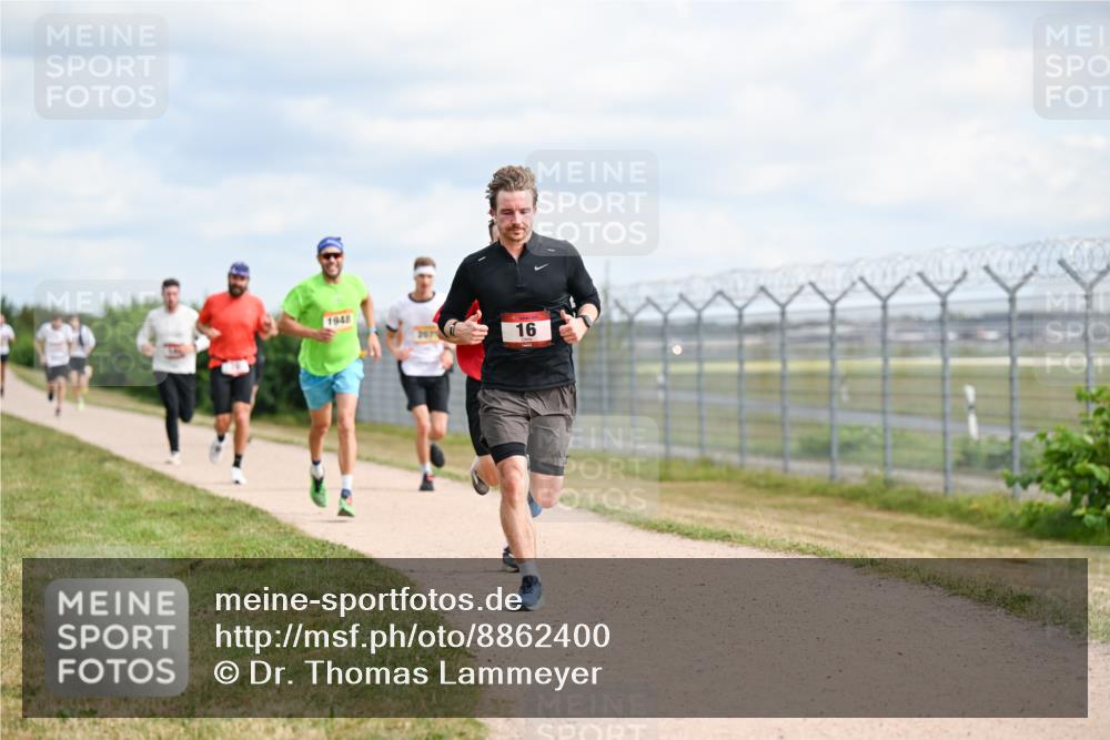 14.09.2025 - Airport Race Dr. Thomas Lammeyer http://msf.ph/oto/8862400 14.09.2025 12:01:23 Laufen 1948, 2071, 16 meine-sportfotos.de