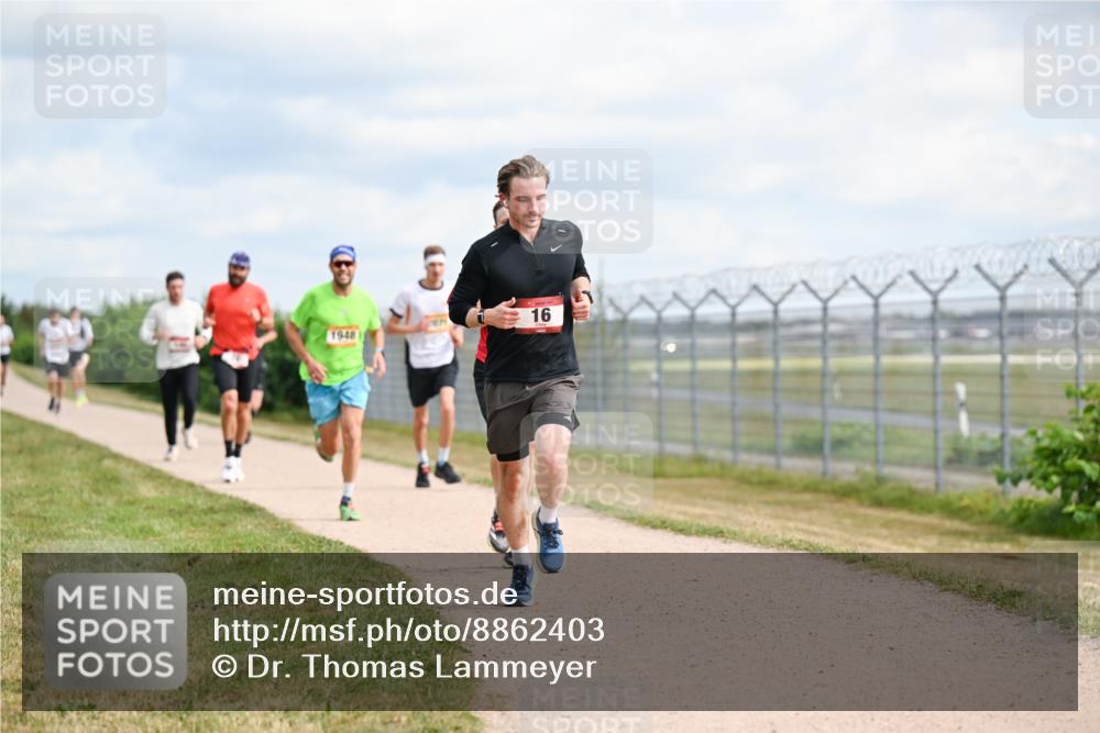 14.09.2025 - Airport Race Dr. Thomas Lammeyer http://msf.ph/oto/8862403 14.09.2025 12:01:23 Laufen 16, 1948 meine-sportfotos.de