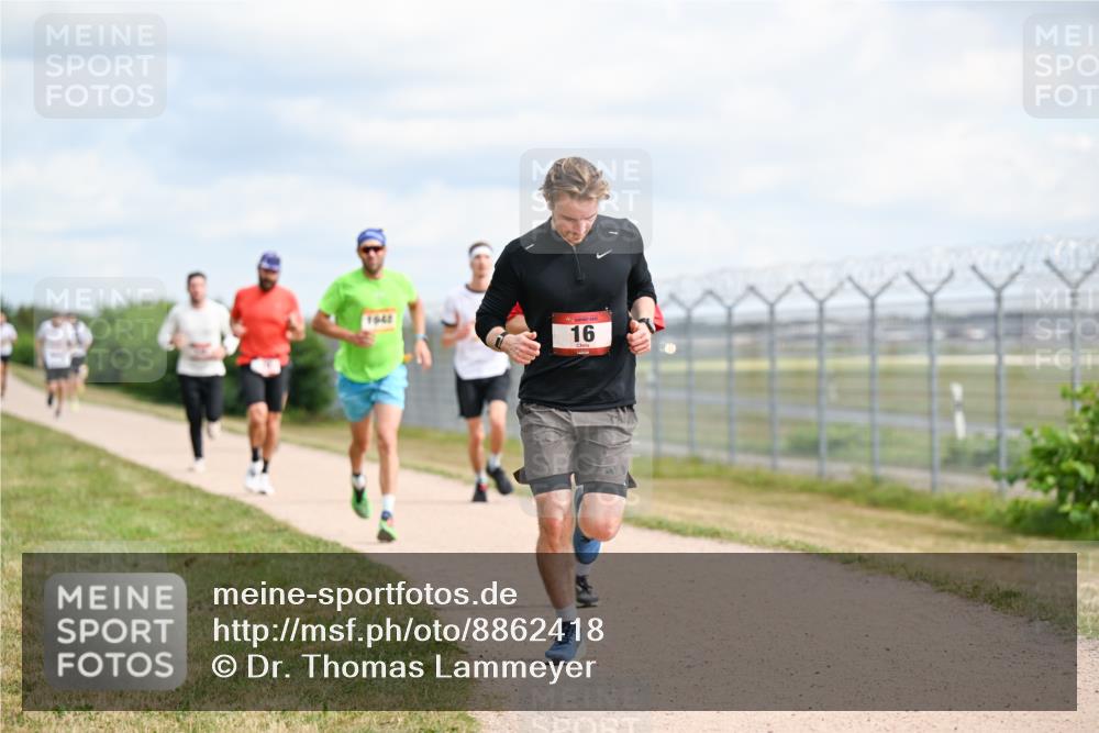 14.09.2025 - Airport Race Dr. Thomas Lammeyer http://msf.ph/oto/8862418 14.09.2025 12:01:24 Laufen 16 meine-sportfotos.de