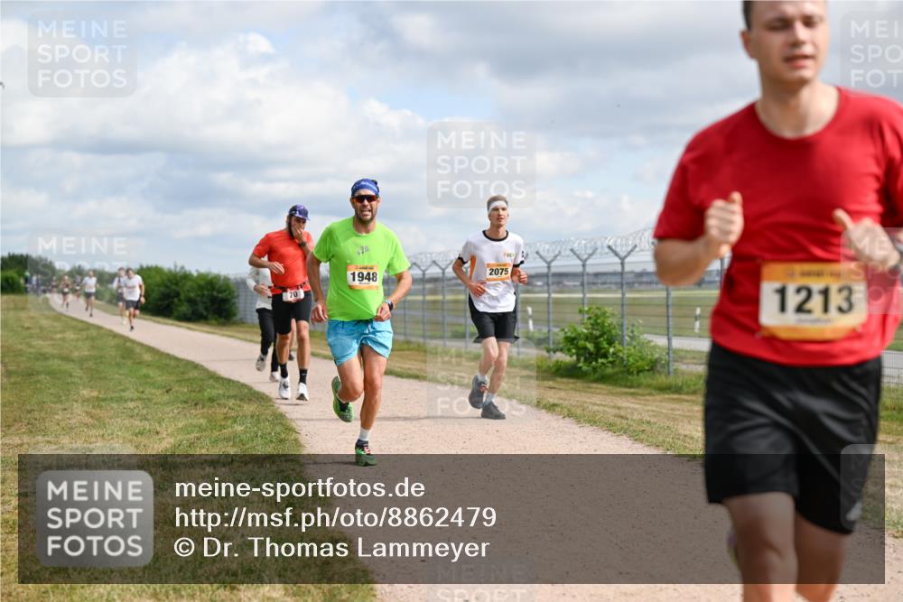 14.09.2025 - Airport Race Dr. Thomas Lammeyer http://msf.ph/oto/8862479 14.09.2025 12:01:27 Laufen 1948, 2075, 70, 1213 meine-sportfotos.de