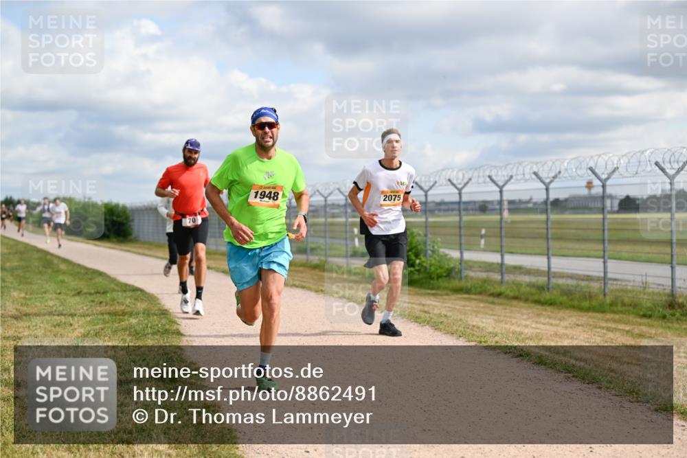 14.09.2025 - Airport Race Dr. Thomas Lammeyer http://msf.ph/oto/8862491 14.09.2025 12:01:28 Laufen 70, 1948, 2075 meine-sportfotos.de