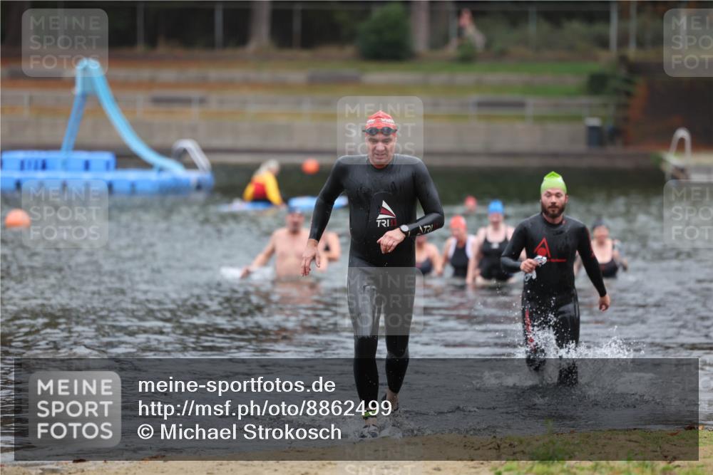14.09.2025 - Stadtparktriathlon Michael Strokosch http://msf.ph/oto/8862499 14.09.2025 09:51:21 Schwimmen 542, 581 meine-sportfotos.de