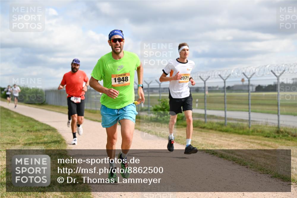 14.09.2025 - Airport Race Dr. Thomas Lammeyer http://msf.ph/oto/8862500 14.09.2025 12:01:28 Laufen 70, 1948, 2075 meine-sportfotos.de