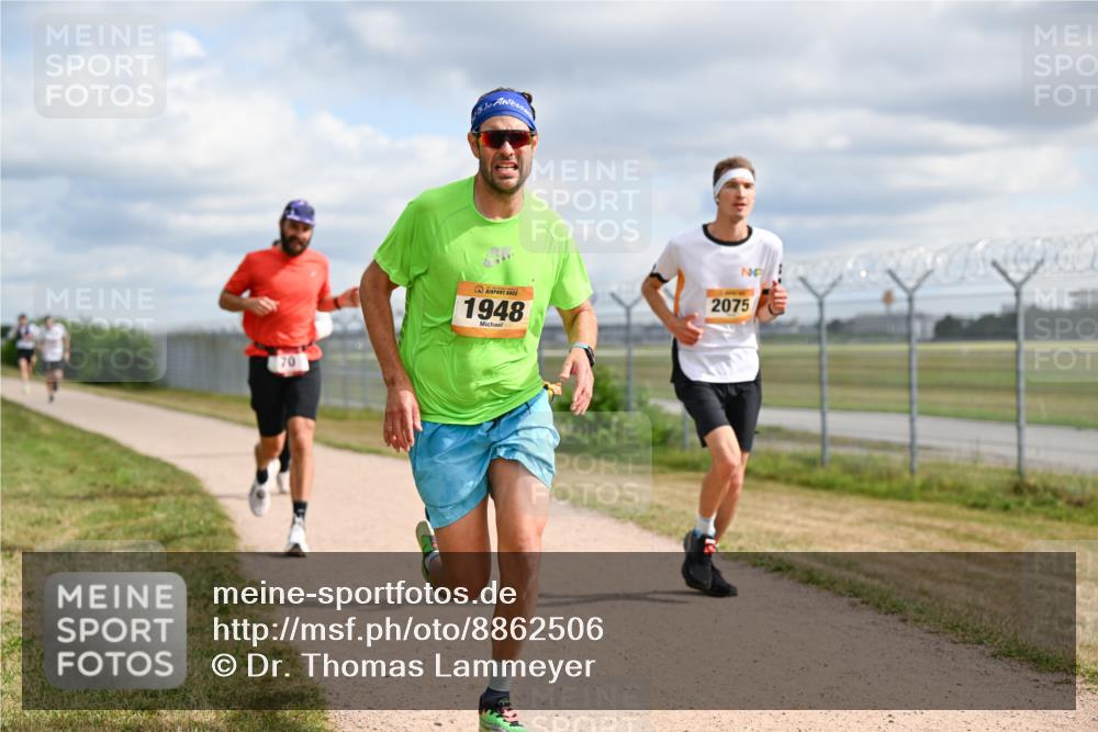 14.09.2025 - Airport Race Dr. Thomas Lammeyer http://msf.ph/oto/8862506 14.09.2025 12:01:28 Laufen 70, 1948, 2075 meine-sportfotos.de