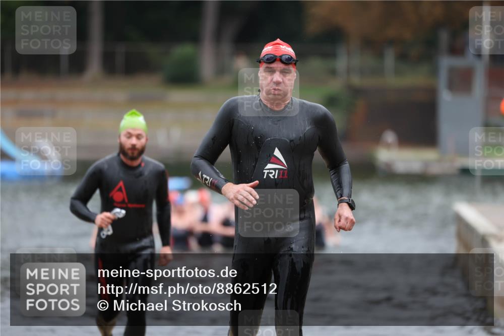 14.09.2025 - Stadtparktriathlon Michael Strokosch http://msf.ph/oto/8862512 14.09.2025 09:51:25 Schwimmen 542, 581 meine-sportfotos.de