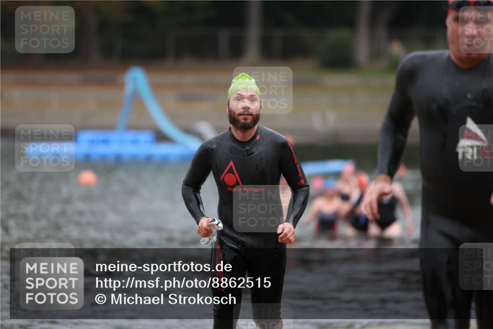 14.09.2025 - Stadtparktriathlon Michael Strokosch http://msf.ph/oto/8862515 14.09.2025 09:51:26 Schwimmen 542, 581 meine-sportfotos.de