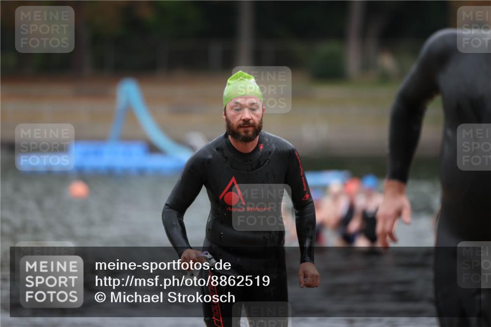 14.09.2025 - Stadtparktriathlon Michael Strokosch http://msf.ph/oto/8862519 14.09.2025 09:51:26 Schwimmen 542, 581 meine-sportfotos.de