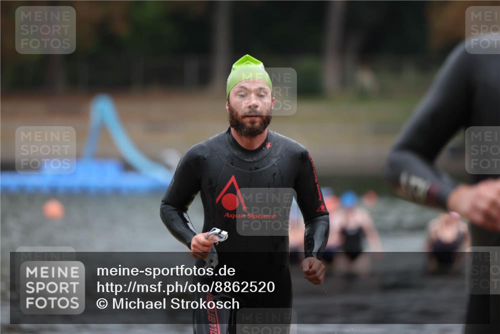 14.09.2025 - Stadtparktriathlon Michael Strokosch http://msf.ph/oto/8862520 14.09.2025 09:51:27 Schwimmen 542, 581 meine-sportfotos.de