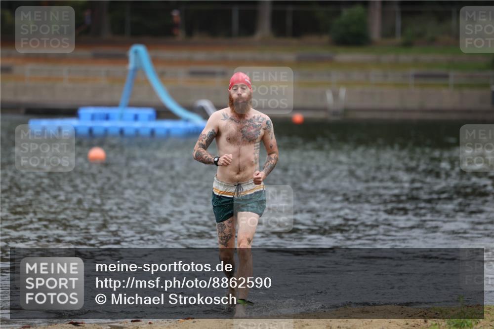 14.09.2025 - Stadtparktriathlon Michael Strokosch http://msf.ph/oto/8862590 14.09.2025 09:52:25 Schwimmen 586 meine-sportfotos.de