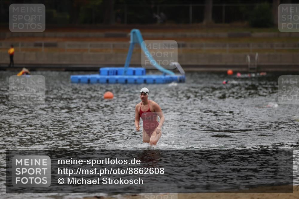 14.09.2025 - Stadtparktriathlon Michael Strokosch http://msf.ph/oto/8862608 14.09.2025 10:09:22 Schwimmen 629 meine-sportfotos.de