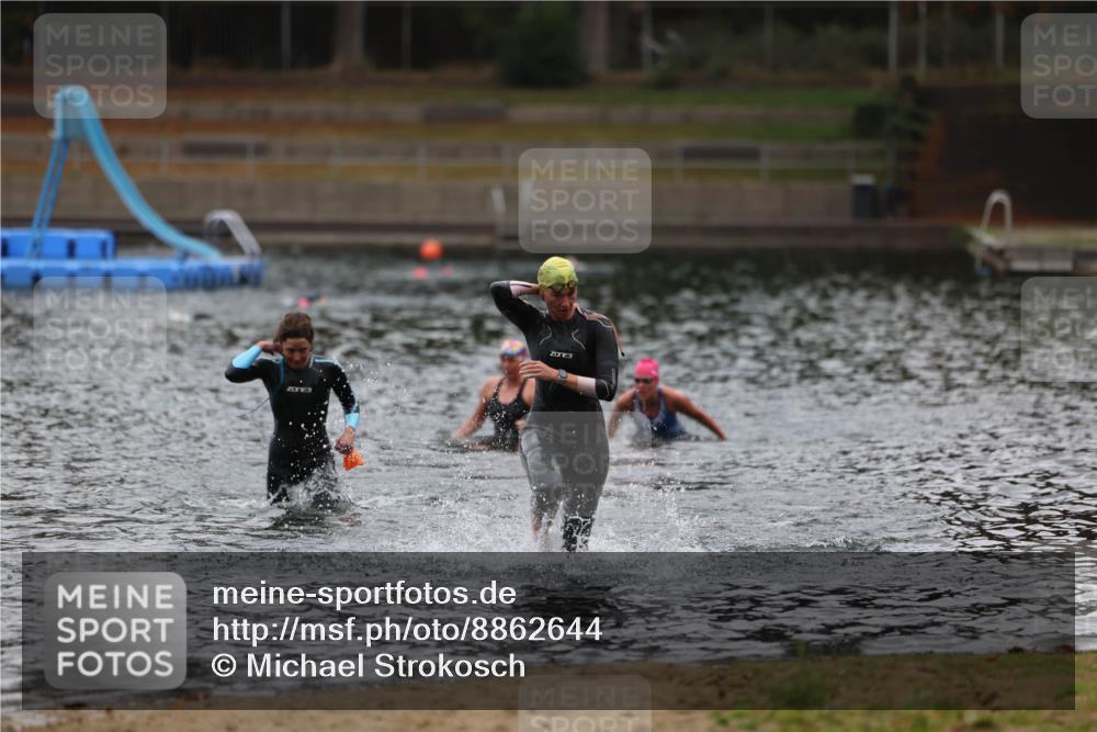 14.09.2025 - Stadtparktriathlon Michael Strokosch http://msf.ph/oto/8862644 14.09.2025 10:09:35 Schwimmen 629, 681, 717 meine-sportfotos.de
