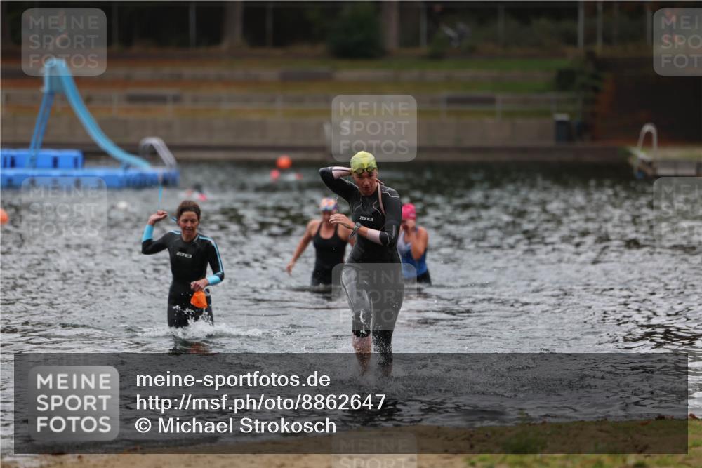 14.09.2025 - Stadtparktriathlon Michael Strokosch http://msf.ph/oto/8862647 14.09.2025 10:09:36 Schwimmen 681, 717 meine-sportfotos.de