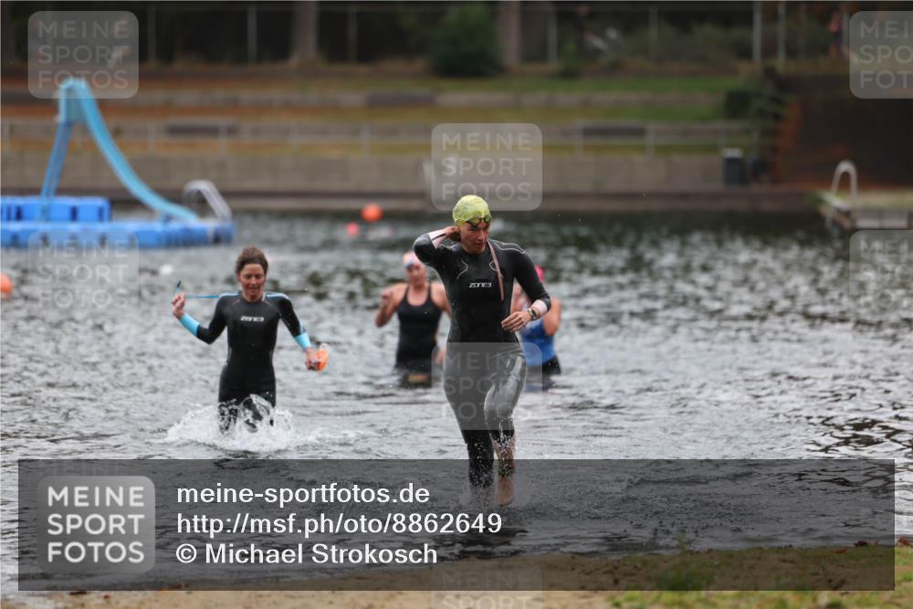14.09.2025 - Stadtparktriathlon Michael Strokosch http://msf.ph/oto/8862649 14.09.2025 10:09:36 Schwimmen 681, 717 meine-sportfotos.de