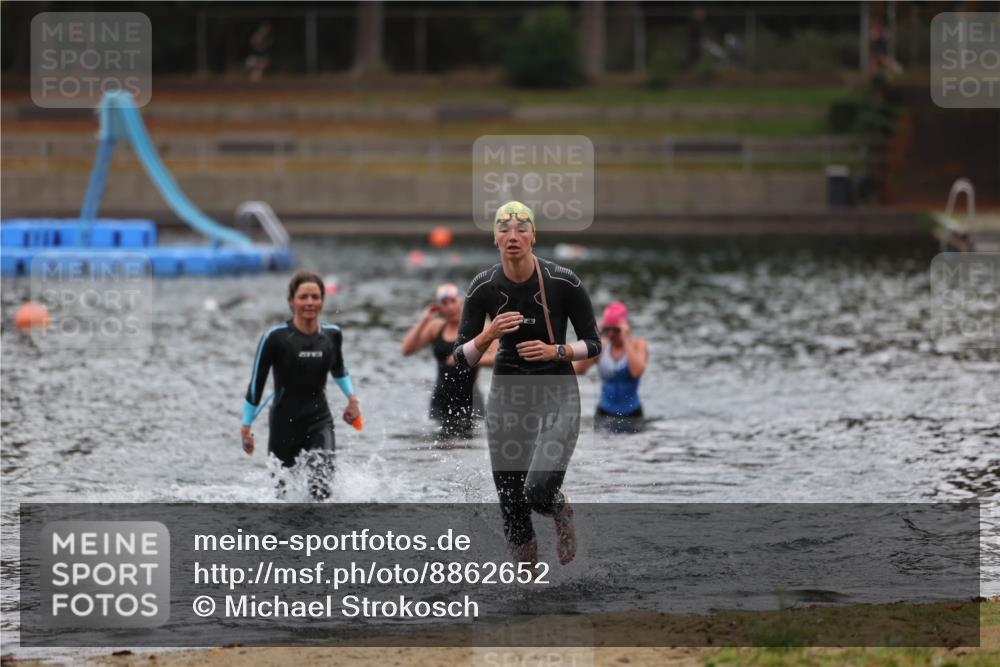 14.09.2025 - Stadtparktriathlon Michael Strokosch http://msf.ph/oto/8862652 14.09.2025 10:09:37 Schwimmen 681, 717 meine-sportfotos.de