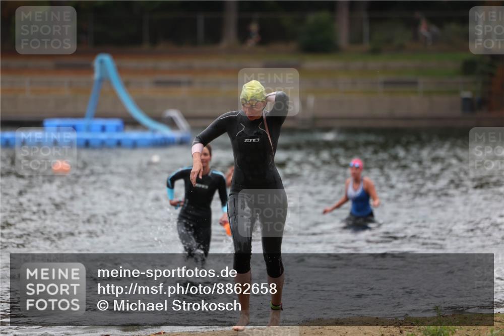 14.09.2025 - Stadtparktriathlon Michael Strokosch http://msf.ph/oto/8862658 14.09.2025 10:09:38 Schwimmen 681, 717 meine-sportfotos.de