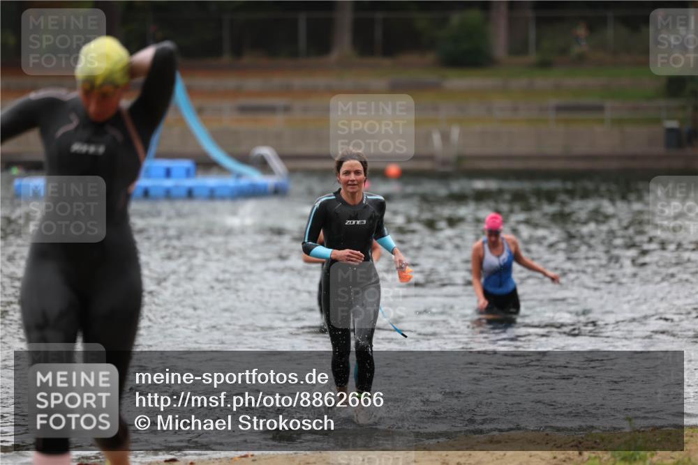14.09.2025 - Stadtparktriathlon Michael Strokosch http://msf.ph/oto/8862666 14.09.2025 10:09:40 Schwimmen 681, 706, 717 meine-sportfotos.de