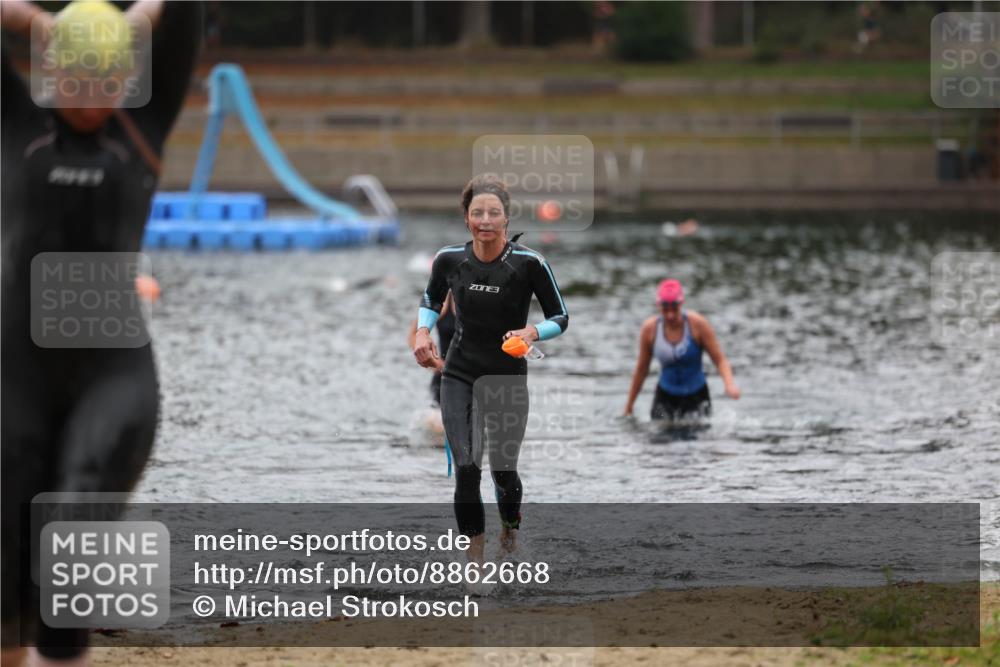 14.09.2025 - Stadtparktriathlon Michael Strokosch http://msf.ph/oto/8862668 14.09.2025 10:09:41 Schwimmen 681, 706, 717 meine-sportfotos.de