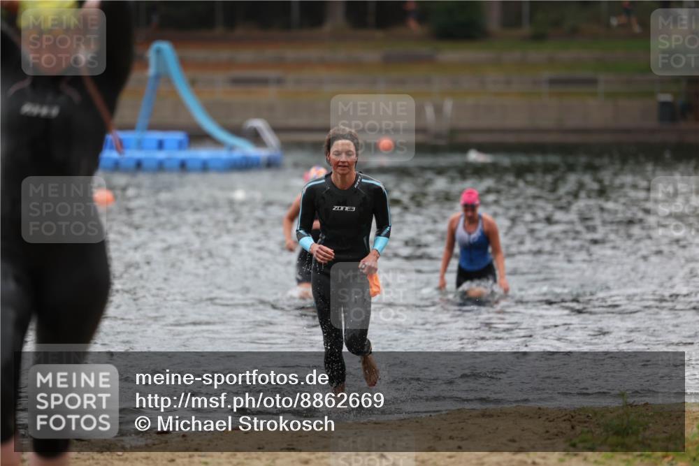 14.09.2025 - Stadtparktriathlon Michael Strokosch http://msf.ph/oto/8862669 14.09.2025 10:09:41 Schwimmen 681, 706, 717 meine-sportfotos.de