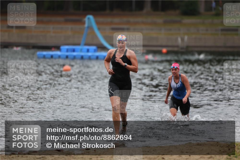 14.09.2025 - Stadtparktriathlon Michael Strokosch http://msf.ph/oto/8862694 14.09.2025 10:09:47 Schwimmen 624, 681, 706 meine-sportfotos.de