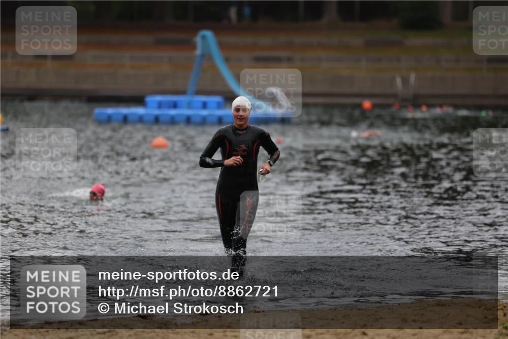 14.09.2025 - Stadtparktriathlon Michael Strokosch http://msf.ph/oto/8862721 14.09.2025 10:10:20 Schwimmen 718 meine-sportfotos.de