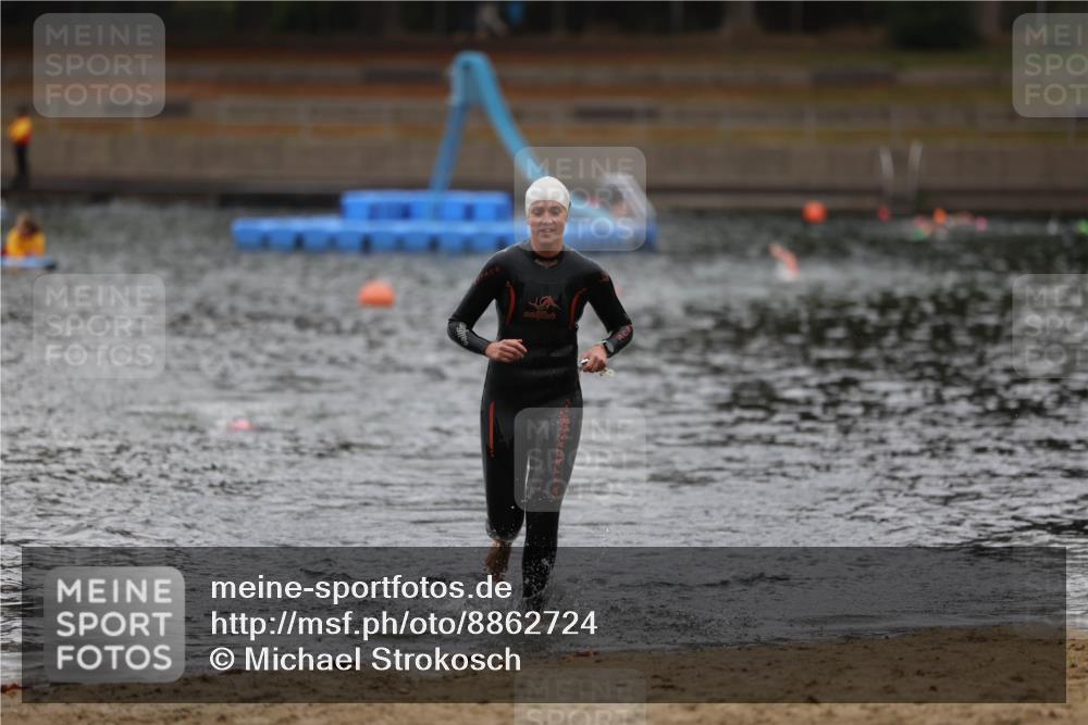 14.09.2025 - Stadtparktriathlon Michael Strokosch http://msf.ph/oto/8862724 14.09.2025 10:10:21 Schwimmen 718 meine-sportfotos.de