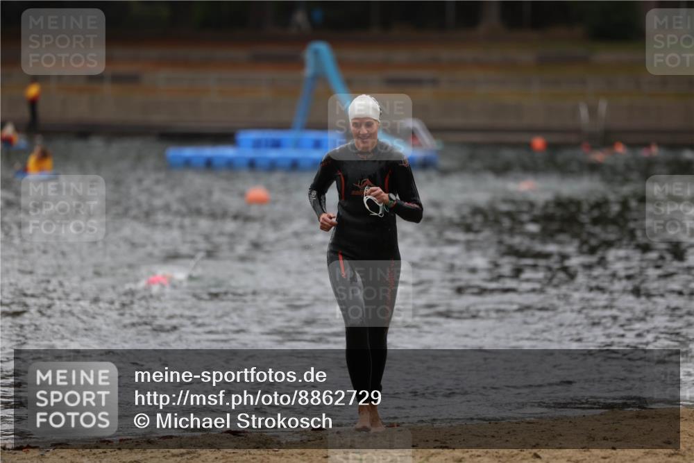 14.09.2025 - Stadtparktriathlon Michael Strokosch http://msf.ph/oto/8862729 14.09.2025 10:10:22 Schwimmen 718 meine-sportfotos.de