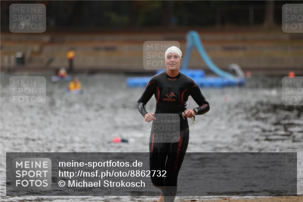 14.09.2025 - Stadtparktriathlon Michael Strokosch http://msf.ph/oto/8862732 14.09.2025 10:10:23 Schwimmen 718 meine-sportfotos.de