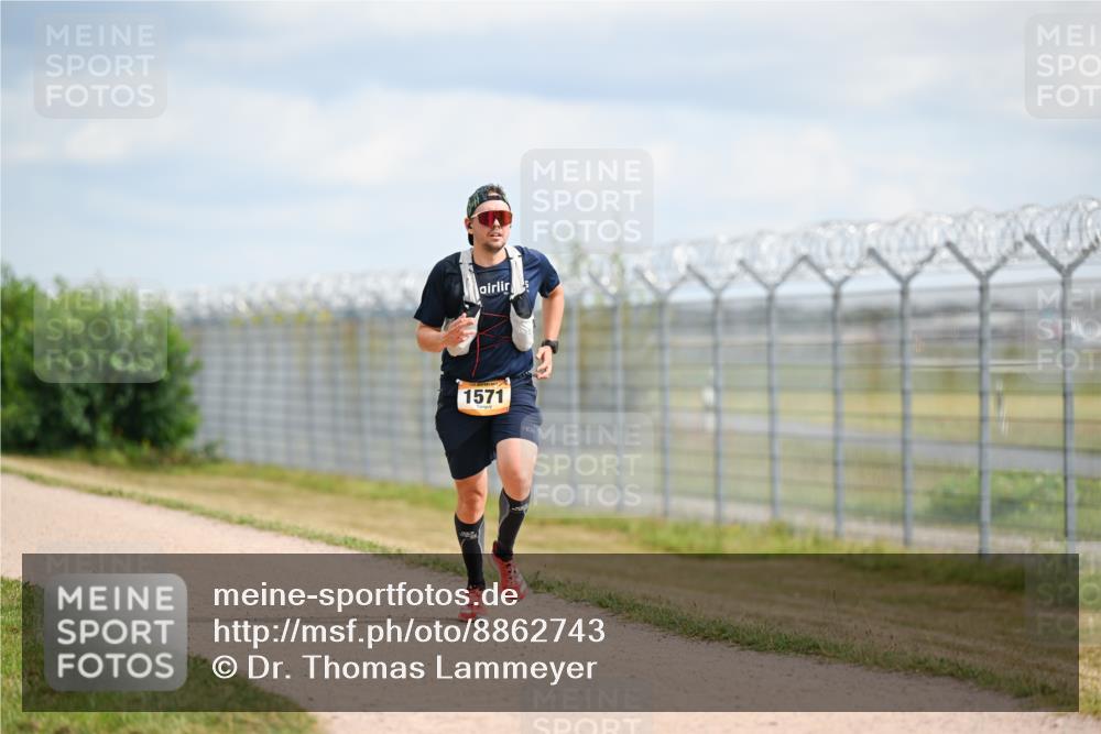 14.09.2025 - Airport Race Dr. Thomas Lammeyer http://msf.ph/oto/8862743 14.09.2025 12:01:56 Laufen 1571 meine-sportfotos.de