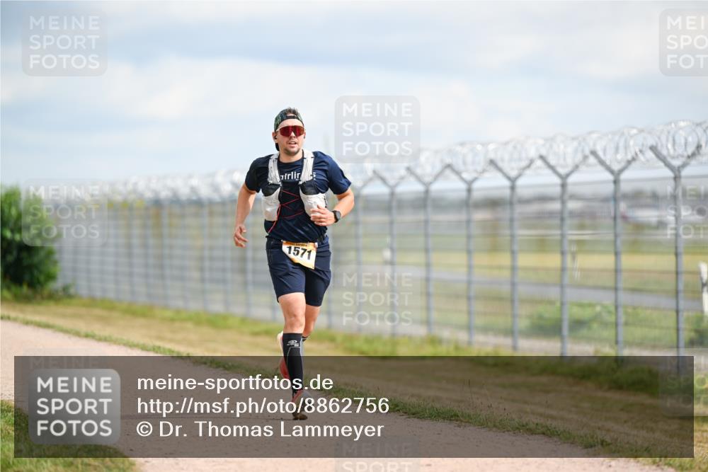 14.09.2025 - Airport Race Dr. Thomas Lammeyer http://msf.ph/oto/8862756 14.09.2025 12:01:56 Laufen 1571 meine-sportfotos.de