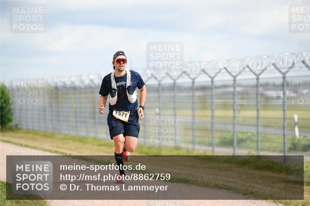 14.09.2025 - Airport Race Dr. Thomas Lammeyer http://msf.ph/oto/8862759 14.09.2025 12:01:56 Laufen 1571 meine-sportfotos.de