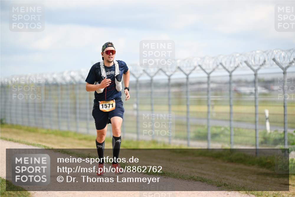 14.09.2025 - Airport Race Dr. Thomas Lammeyer http://msf.ph/oto/8862762 14.09.2025 12:01:56 Laufen 1571 meine-sportfotos.de