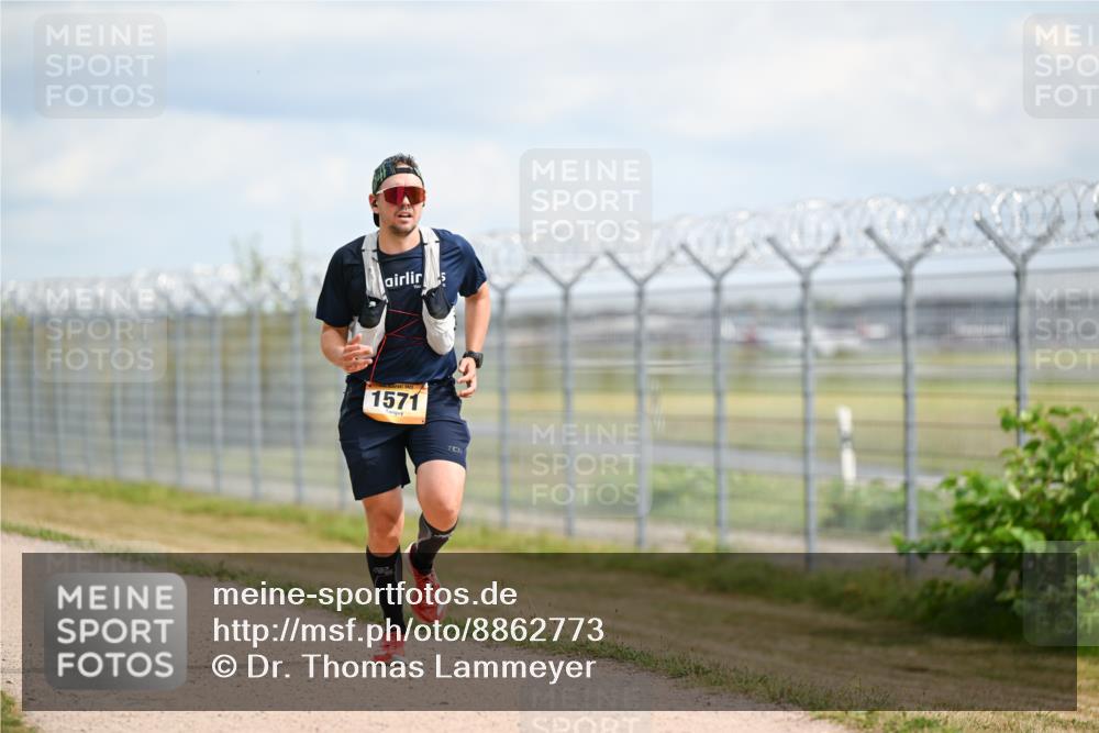 14.09.2025 - Airport Race Dr. Thomas Lammeyer http://msf.ph/oto/8862773 14.09.2025 12:01:57 Laufen 1571 meine-sportfotos.de