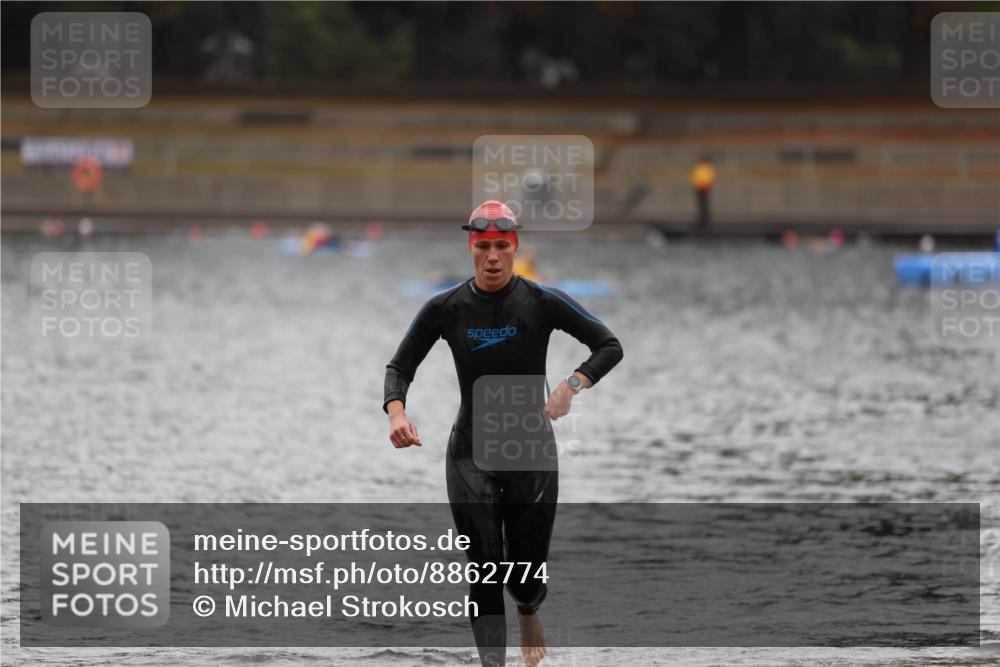 14.09.2025 - Stadtparktriathlon Michael Strokosch http://msf.ph/oto/8862774 14.09.2025 10:11:08 Schwimmen 628, 664, 674 meine-sportfotos.de
